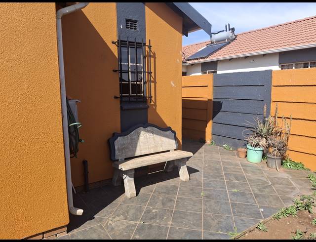 3 BEDROOM FREEHOLD FOR SALE IN SKY CITY